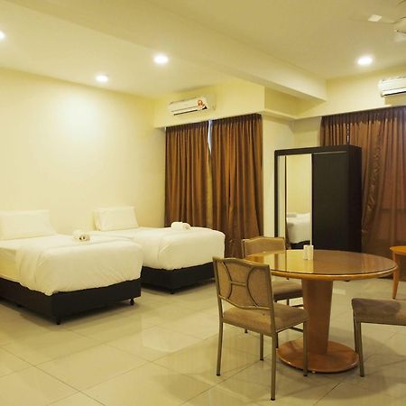 Premier Times International Hotel Seri Kembangan Exterior photo