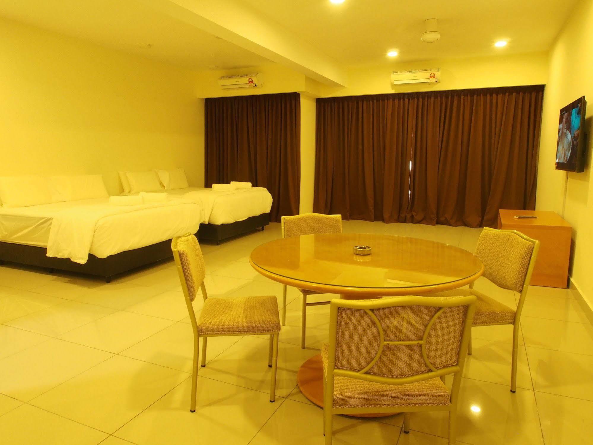 Premier Times International Hotel Seri Kembangan Exterior photo