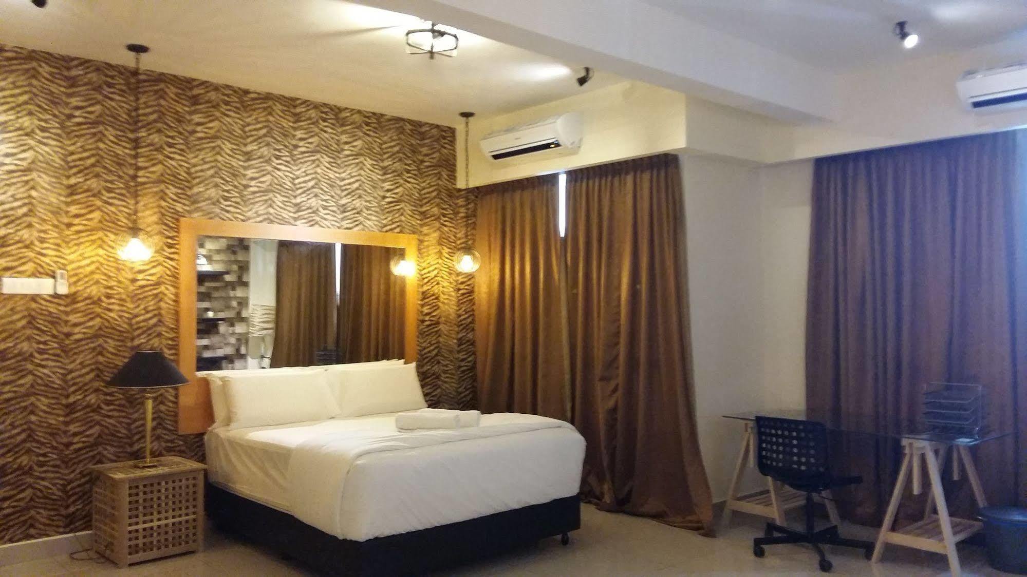 Premier Times International Hotel Seri Kembangan Exterior photo
