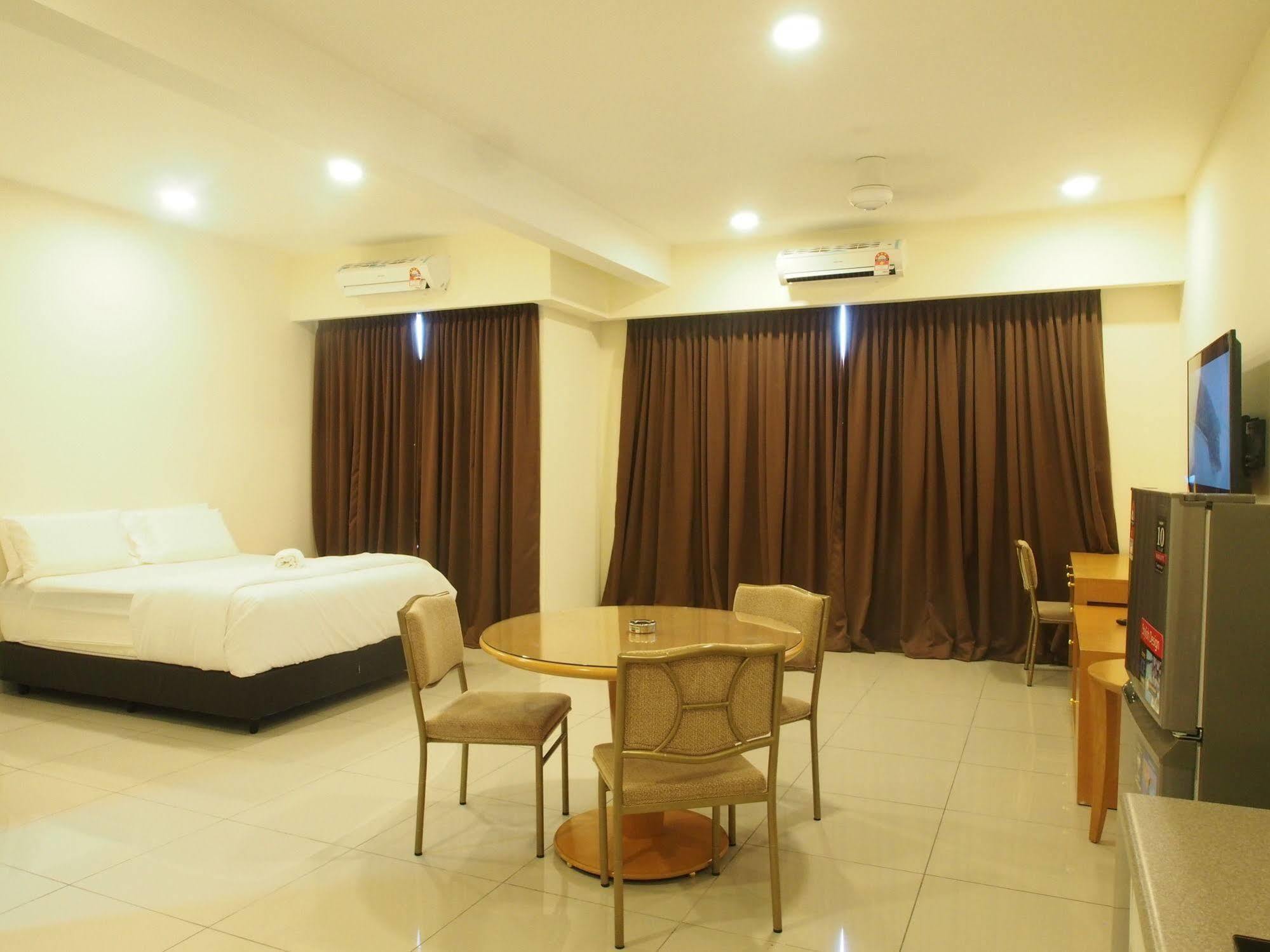 Premier Times International Hotel Seri Kembangan Exterior photo