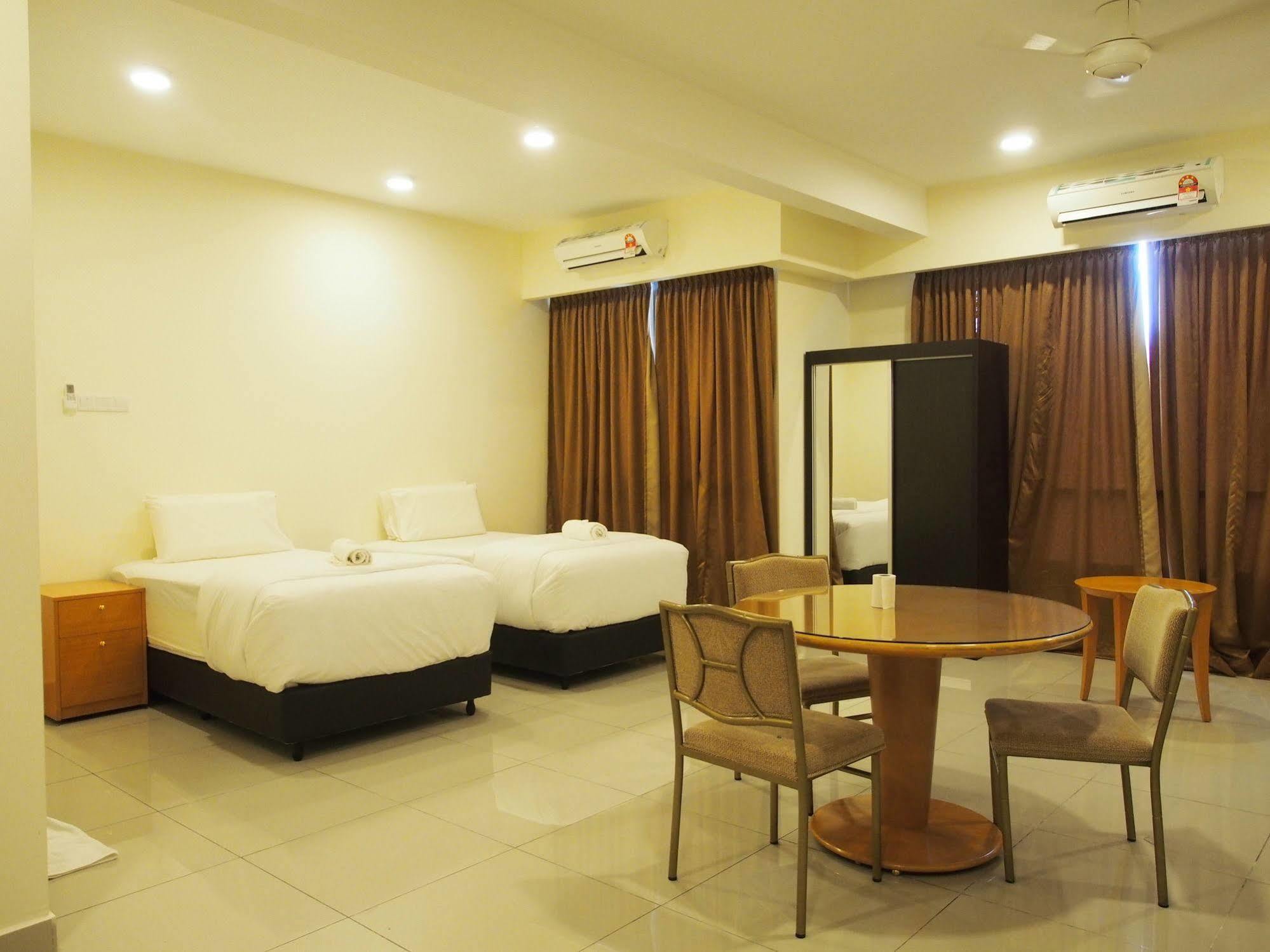 Premier Times International Hotel Seri Kembangan Exterior photo