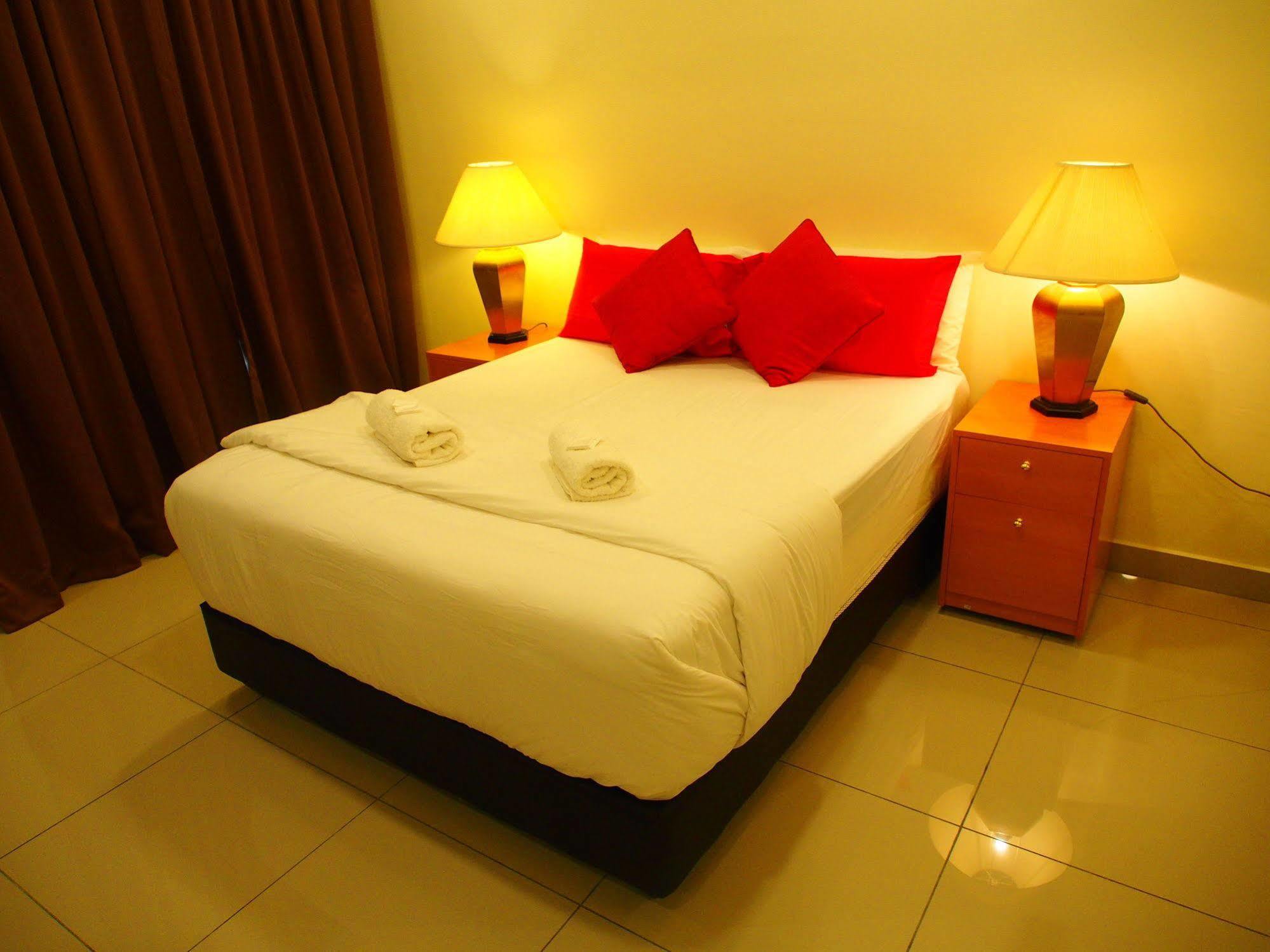 Premier Times International Hotel Seri Kembangan Exterior photo