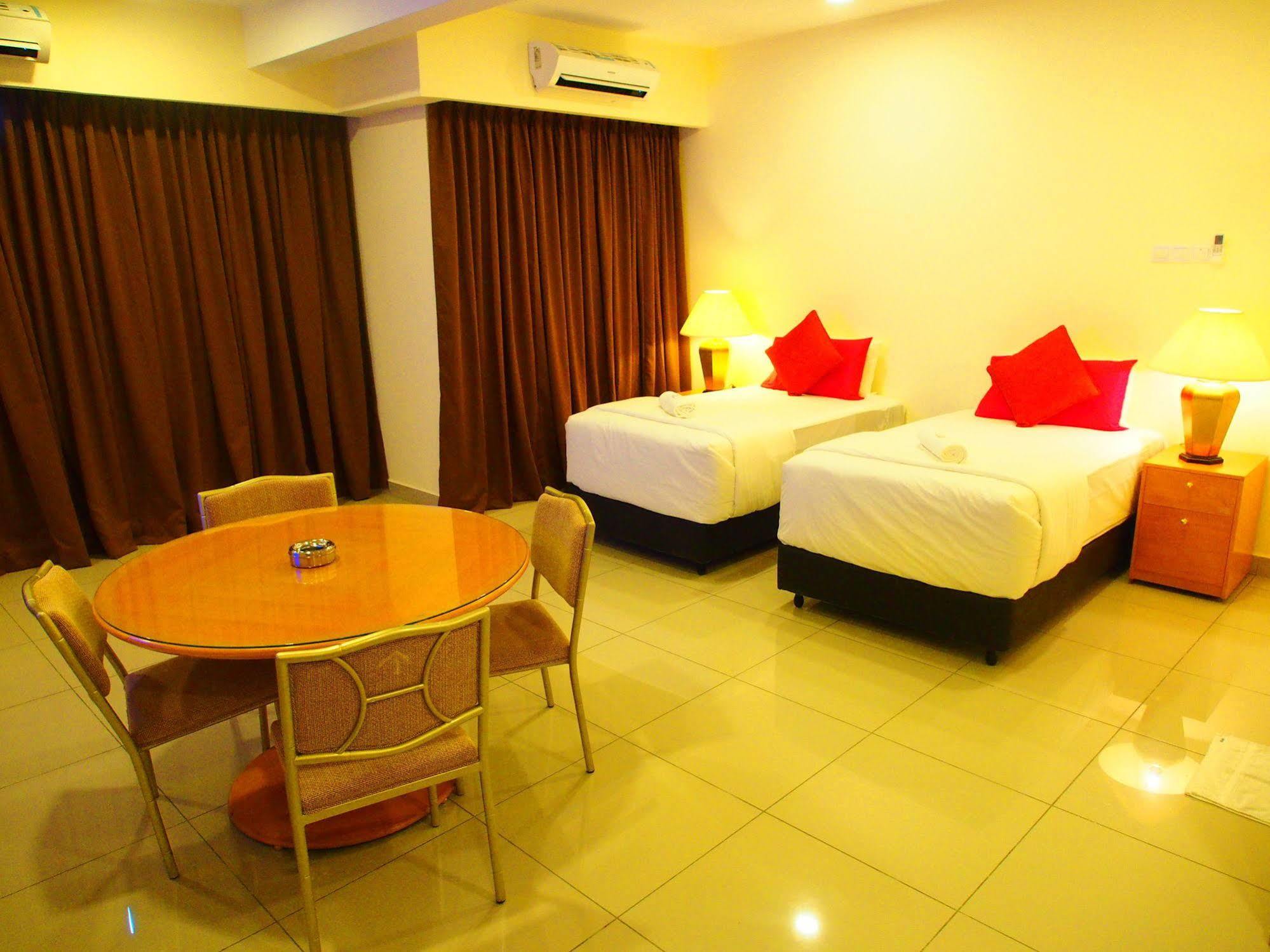 Premier Times International Hotel Seri Kembangan Exterior photo