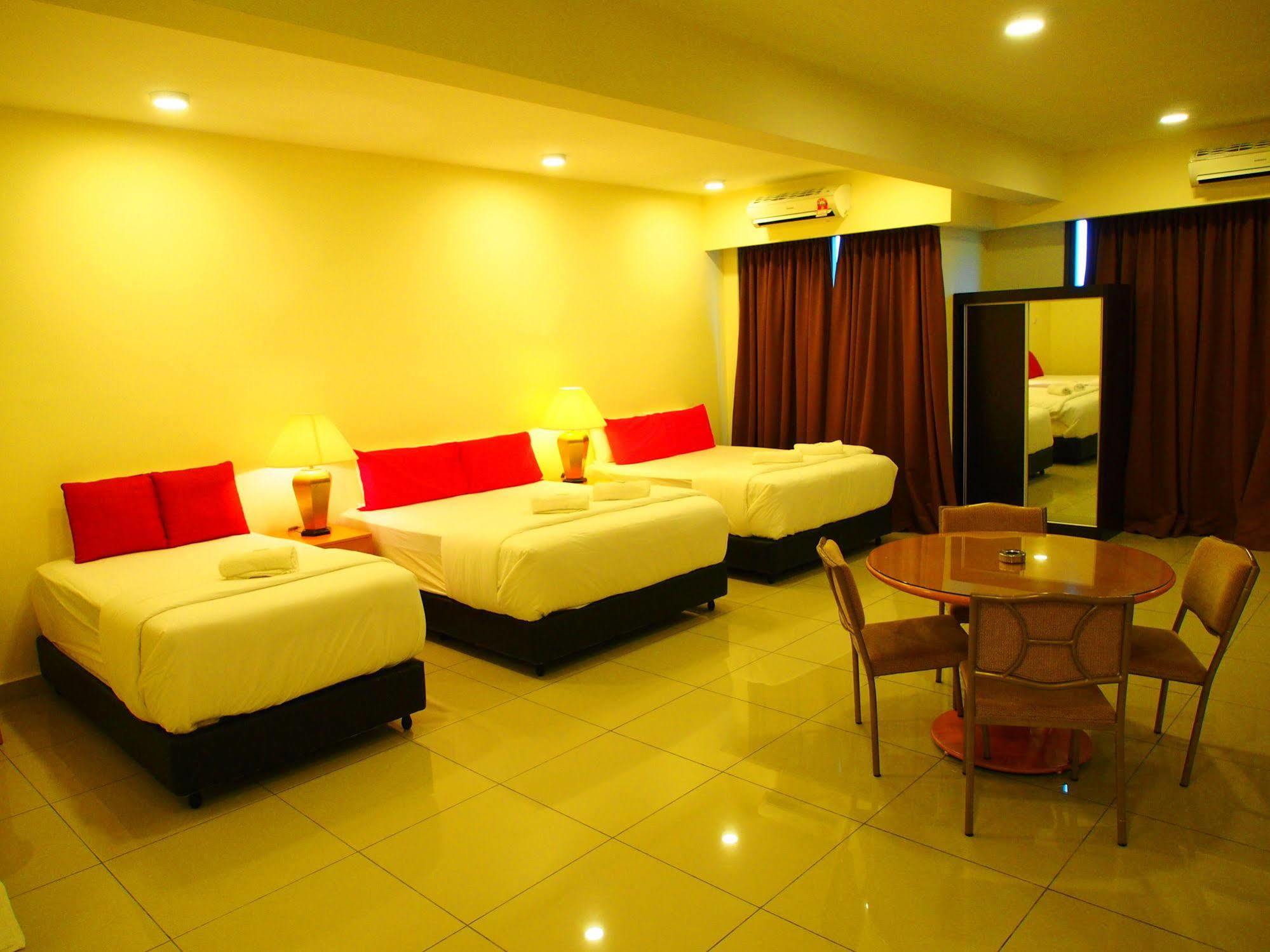 Premier Times International Hotel Seri Kembangan Exterior photo