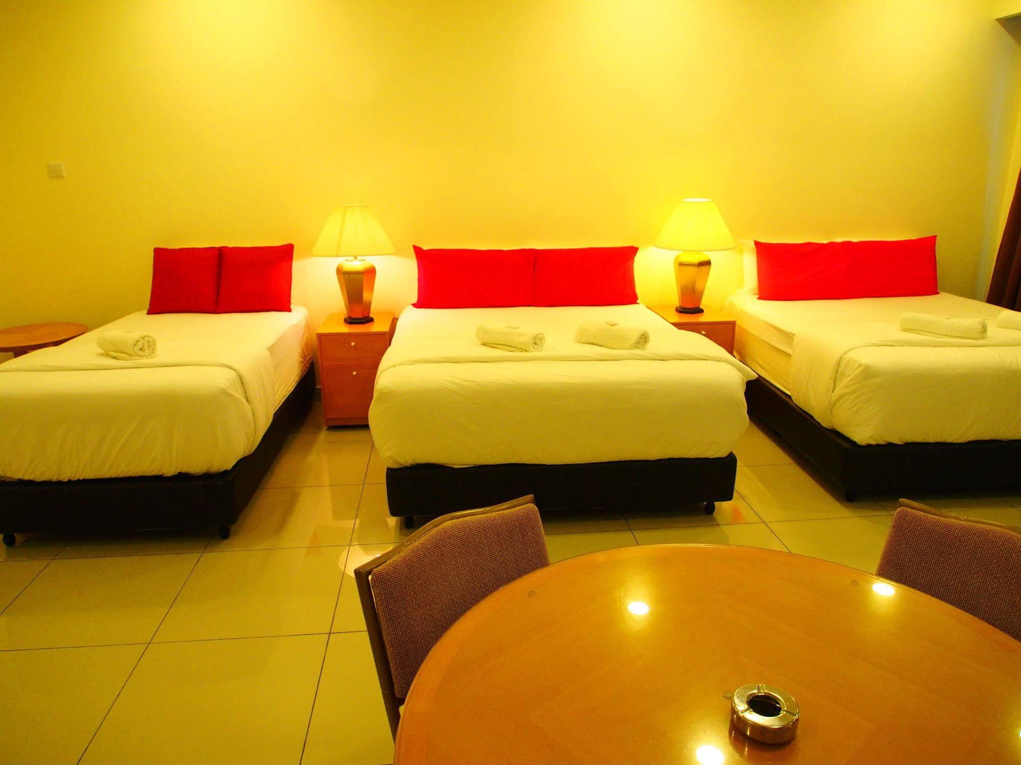 Premier Times International Hotel Seri Kembangan Exterior photo