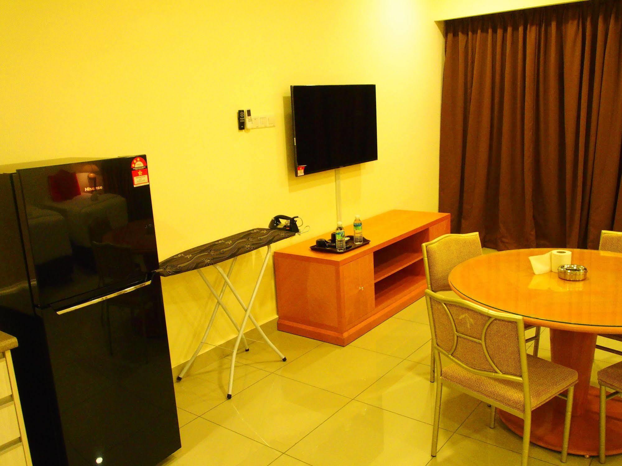 Premier Times International Hotel Seri Kembangan Exterior photo